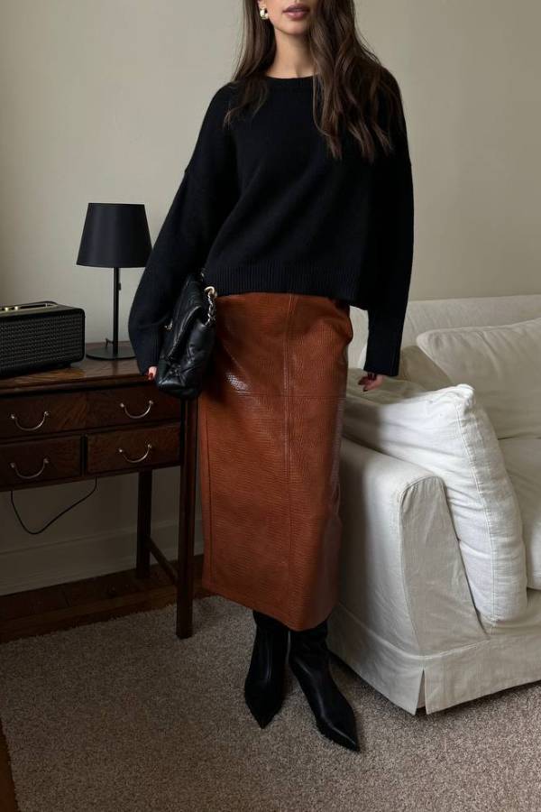 Loose-fitting casual long-sleeved top