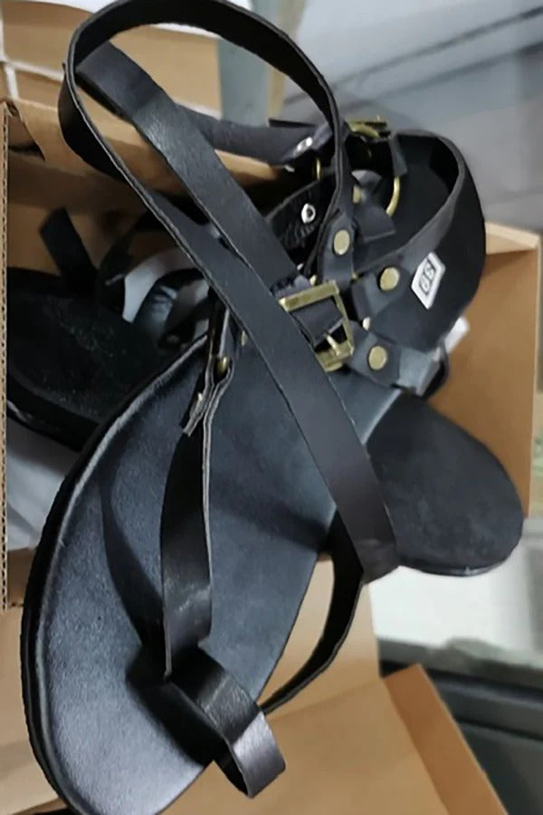 Stylish Round-toe Sandals Featuring A Snakeskin Print and Crisscross Straps.