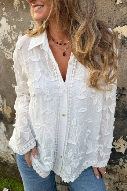 Blusa flores y bordados blanca
