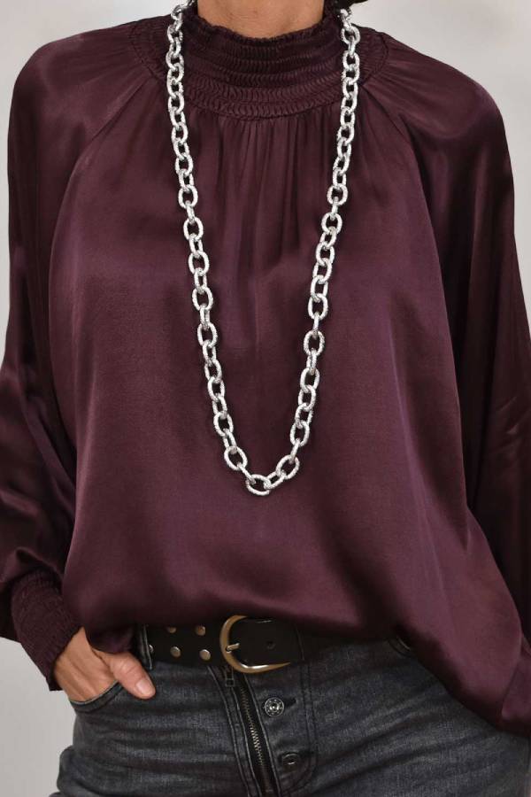 SATIN BLOUSE WITH EGGPLANT COLLAR