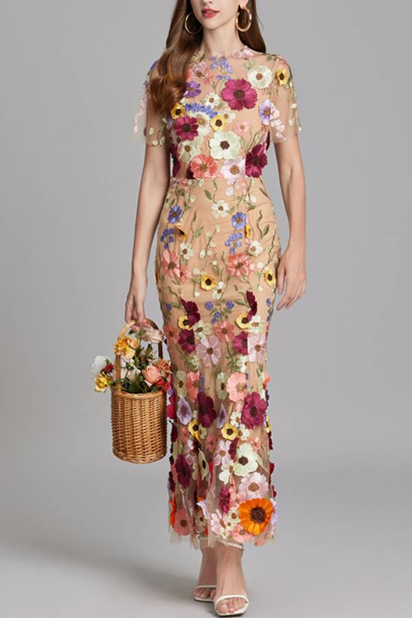 Tulle 3D Floral Embroidered Form-Fitting Midi Dress