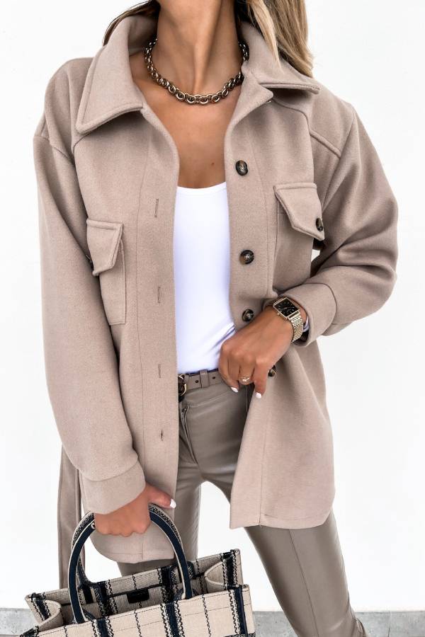 Solid color shirt and loose woolen coat