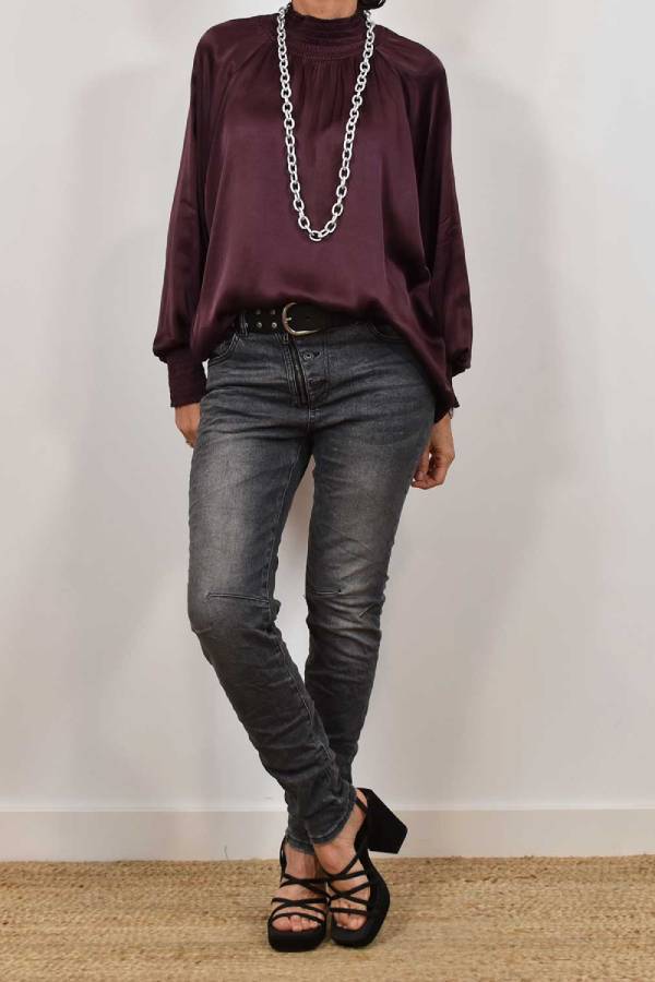 SATIN BLOUSE WITH EGGPLANT COLLAR