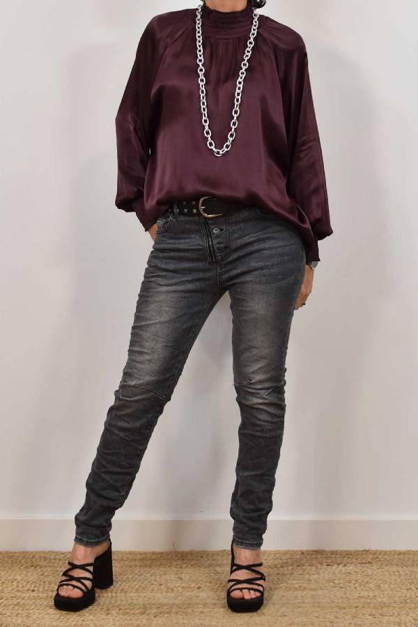 SATIN BLOUSE WITH EGGPLANT COLLAR