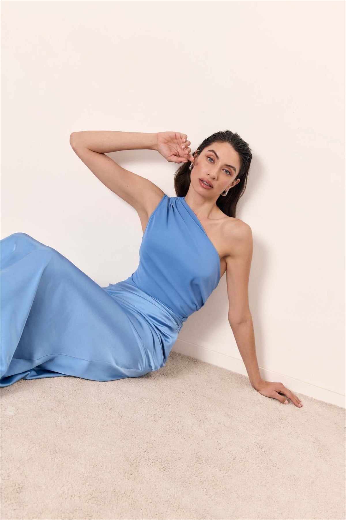 Solid Asymmetric Neckline Sleeveless Formal Dress