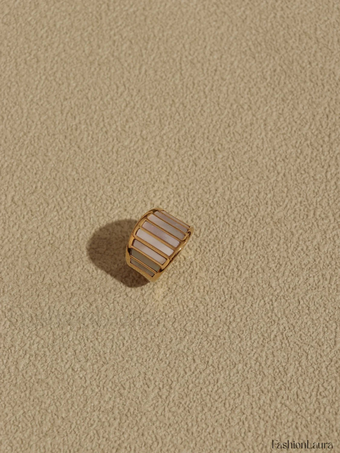 Pinctada Charming Decor Ring